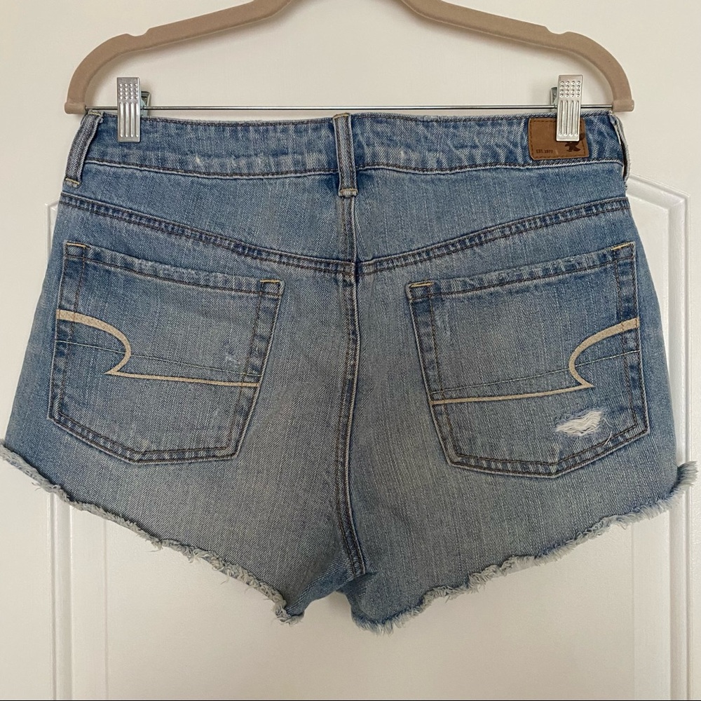 American Eagle High Rise Festival Light Wash Jean Shorts - Picture 3 of 5